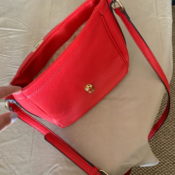 Red Vibrant Purse, Great for summer! - Picture 2 of 4
